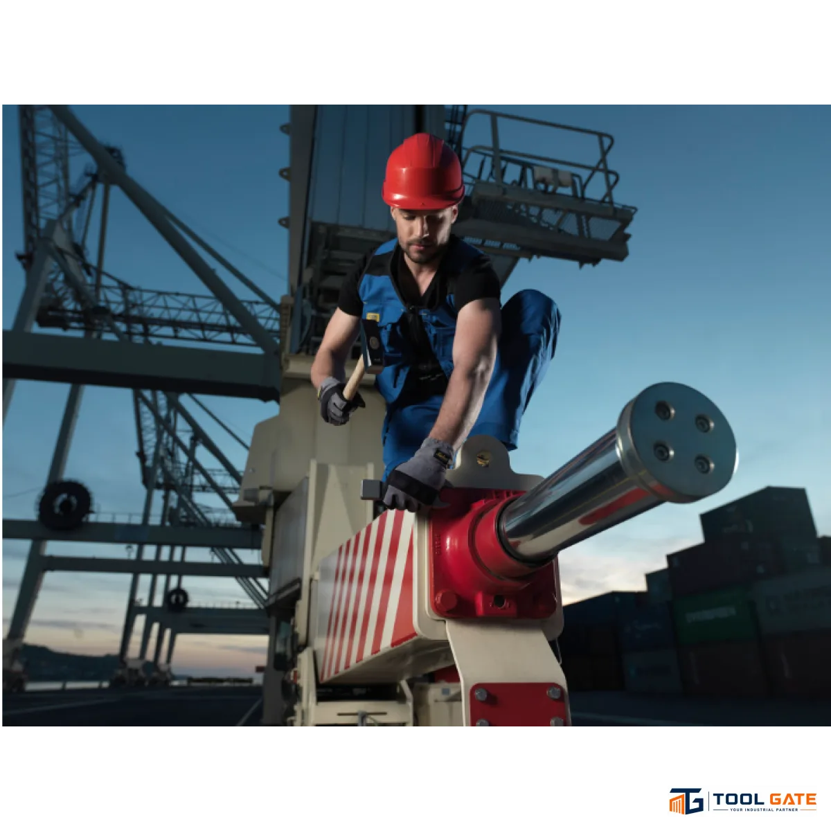 شاكوش بناريج - Locksmith's Hammer 300 جم يونيور سلوفيني موديل 812