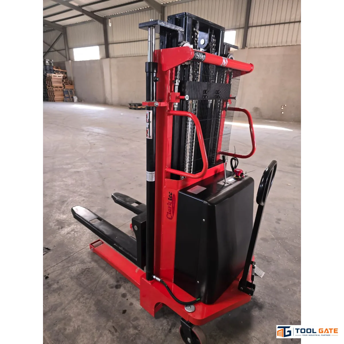 ستاكر نصف كهرباء حمولة 1.5 طن ارتفاع  3.5 متر بستم المانى  CLARK TEC CTD