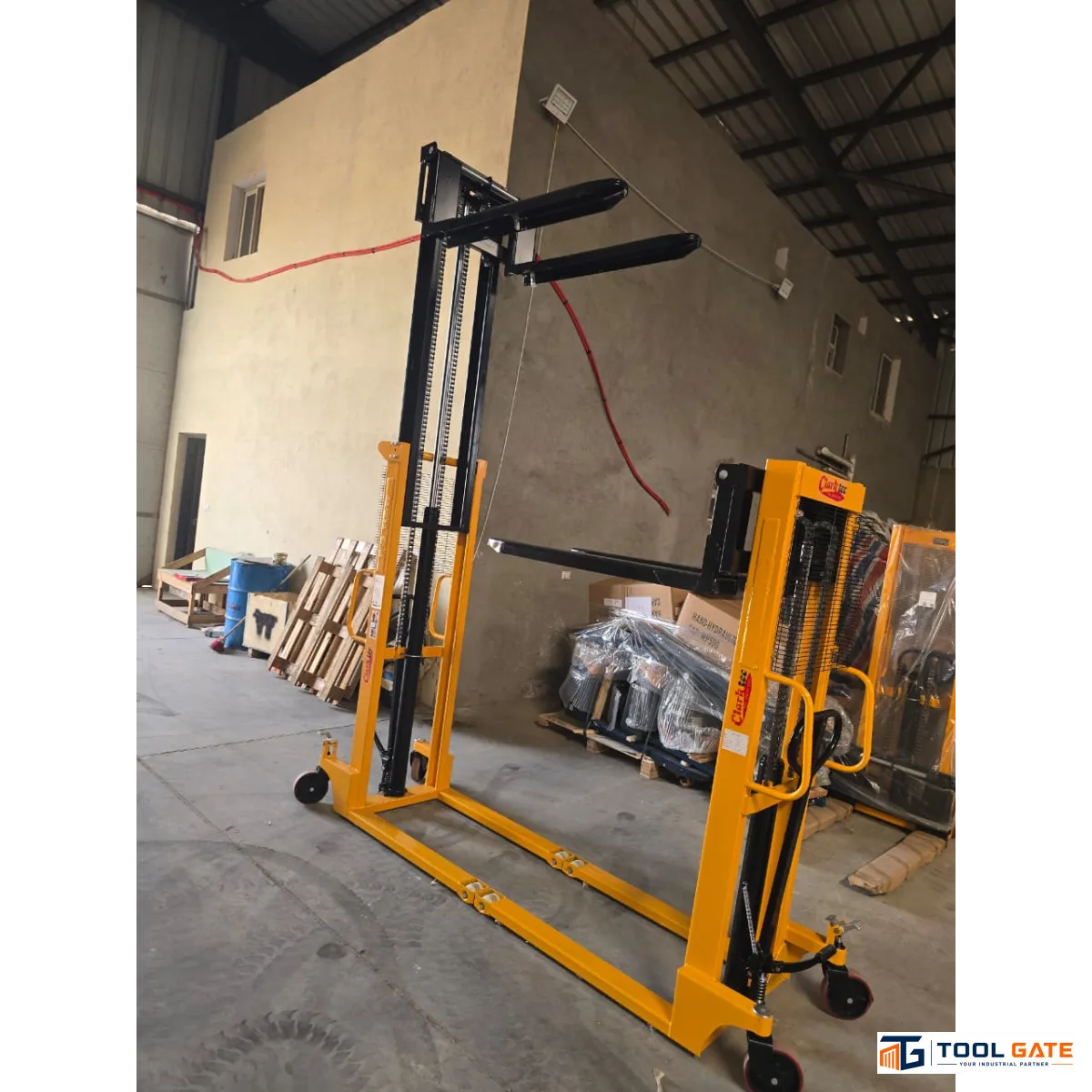 هاند باليت يدوى حمولة 1.5 طن ارتفاع 3 متر بستم المانى CLARK TEC