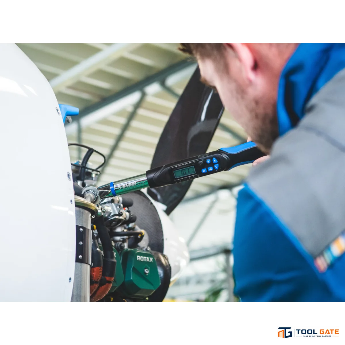 مفتاح عزم ديجيتال - Digital Torque Wrench 1/4 بوصة 1.5–30 نيوتن متر يونيور سلوفيني موديل 266